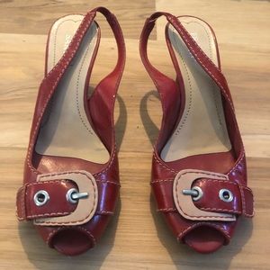 Sling back 7.5M kitten heels